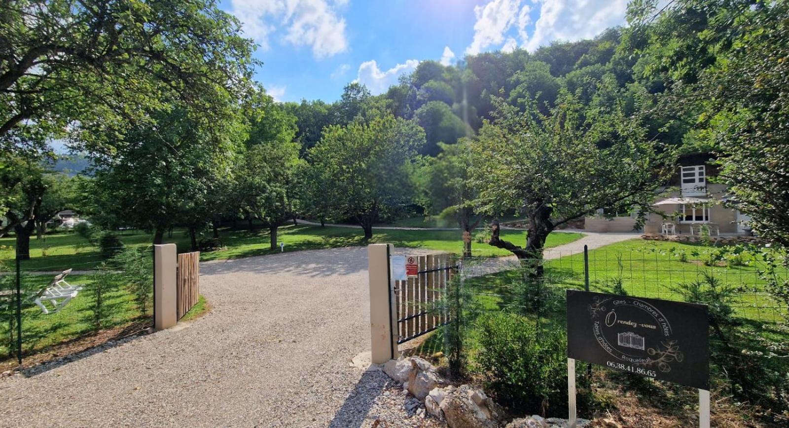 Lodge Tente Les Pommiers Glamping O Rendez-Vous En Demi-Pension Roquefeuil Exteriör bild